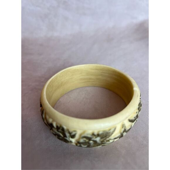 Vintage Carved Celluloid Bangle 1950s - Picture 6 of 8